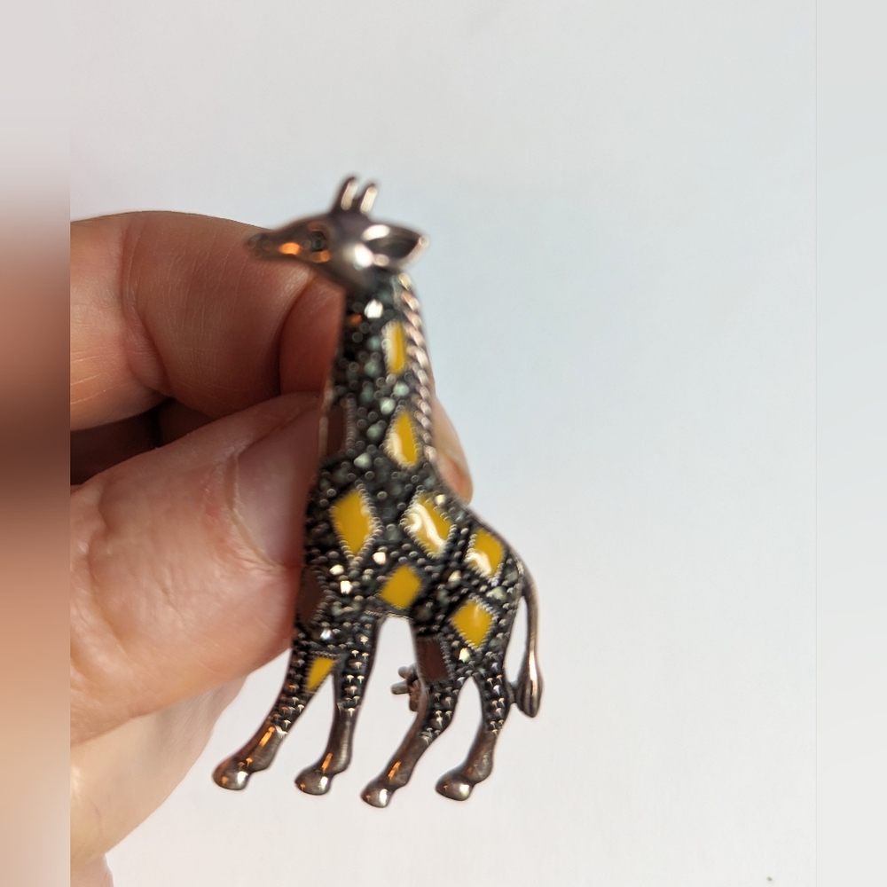 Marcasite Giraffe Brooch - Picture 3 of 3